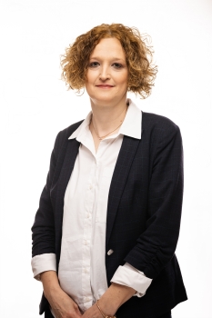 izr. prof. dr. Julija Volmajer Valh